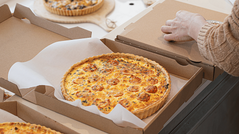 Lieferung der Quiches mit dem Haus Nikolaus Lieferwagen