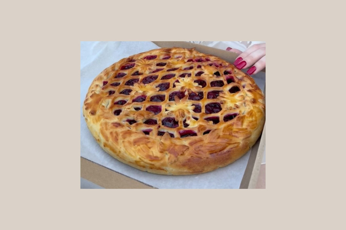 Pastete mit Kirschen