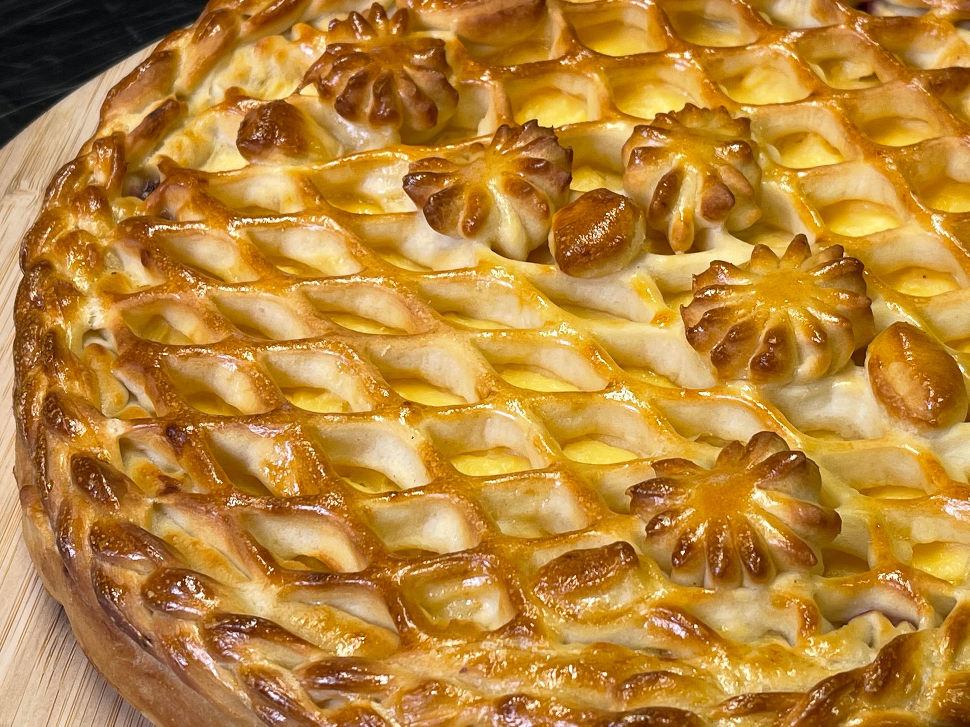 Pastete mit Waldbeeren und Puddingcreme