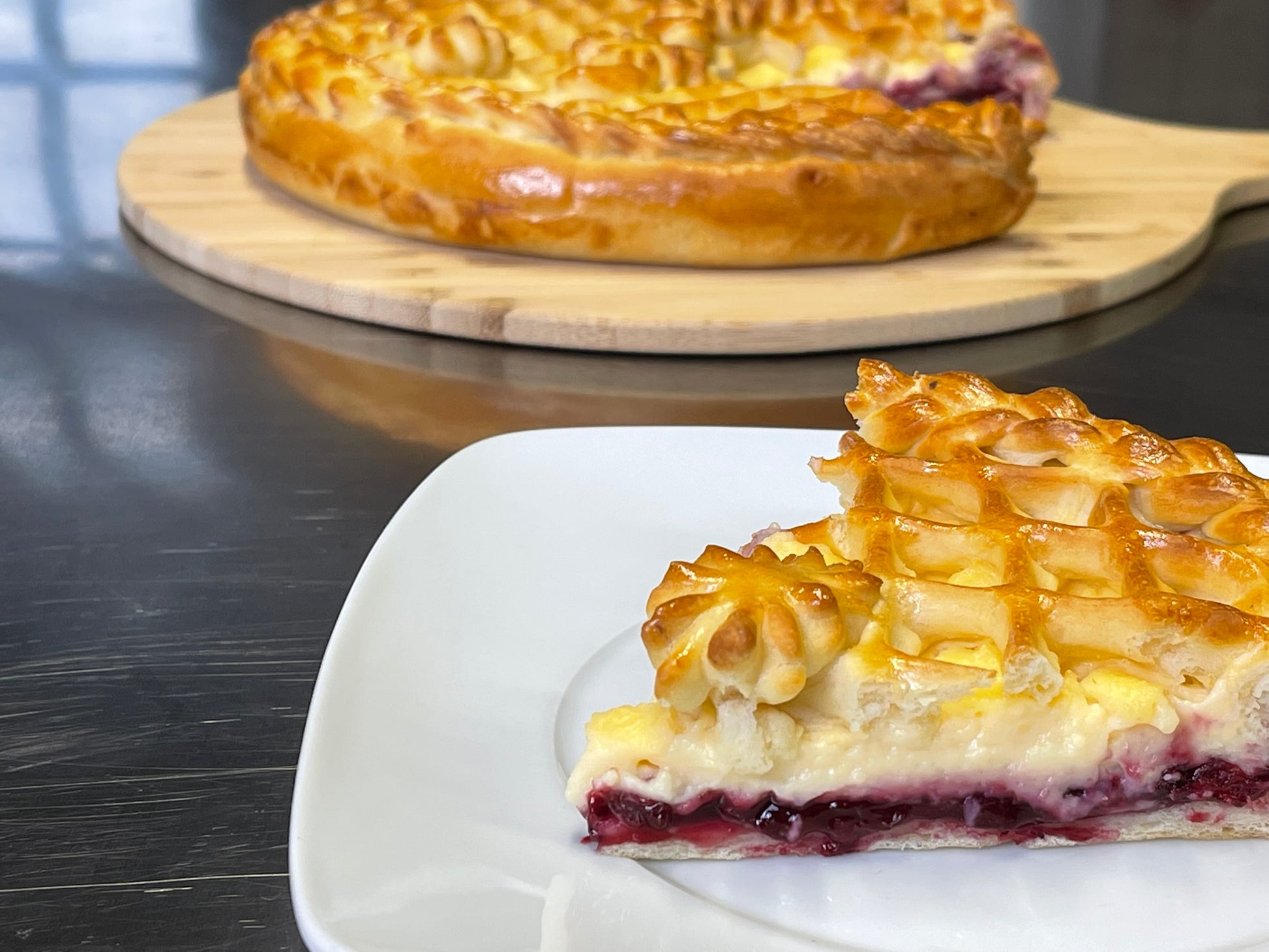 Pastete mit Waldbeeren und Puddingcreme