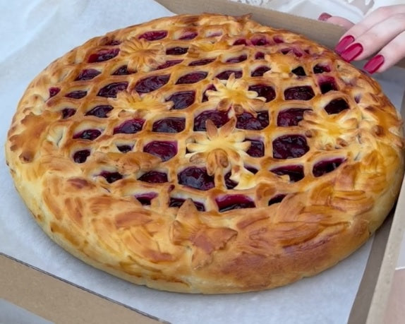 Pastete mit Kirschen
