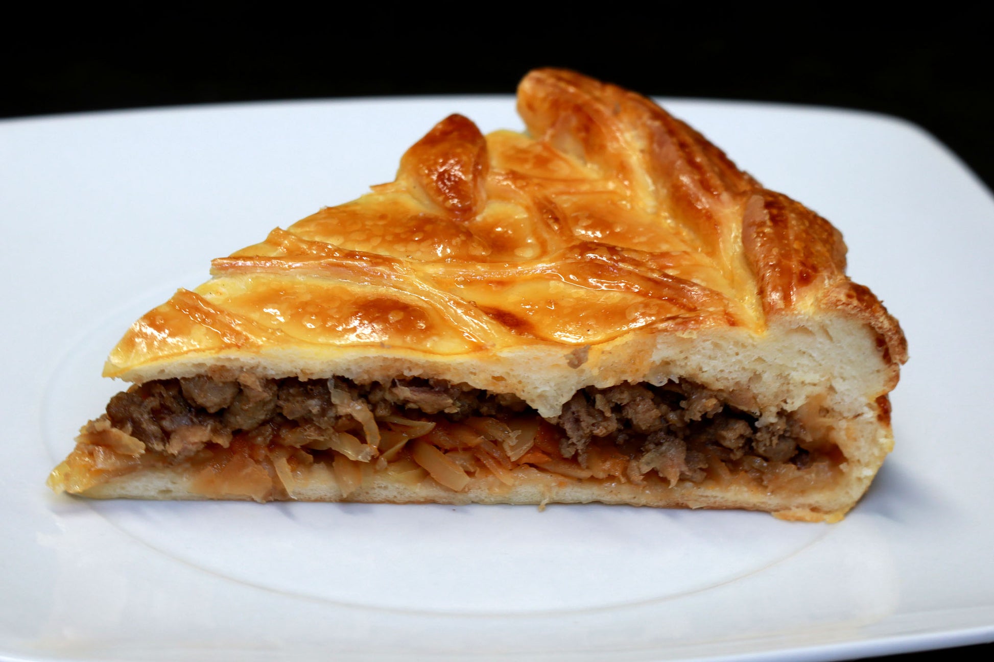 Pastete mit Kohl und Fleisch