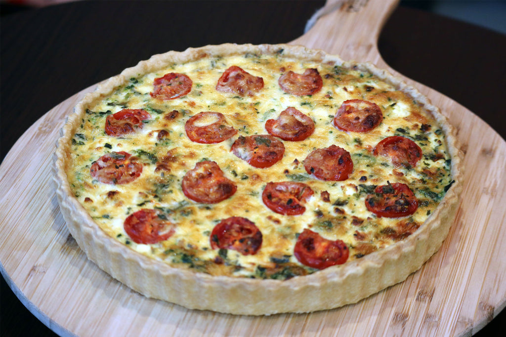 Quiche mit Spinat, Feta, Basilikum & Cherrytomaten