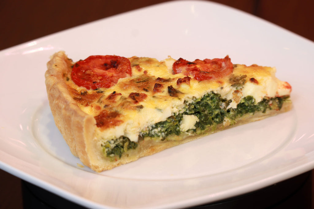 Quiche mit Spinat, Feta, Basilikum & Cherrytomaten