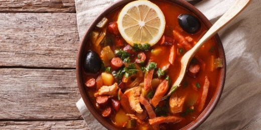 Soljanka – herzhafte Fleischsuppe