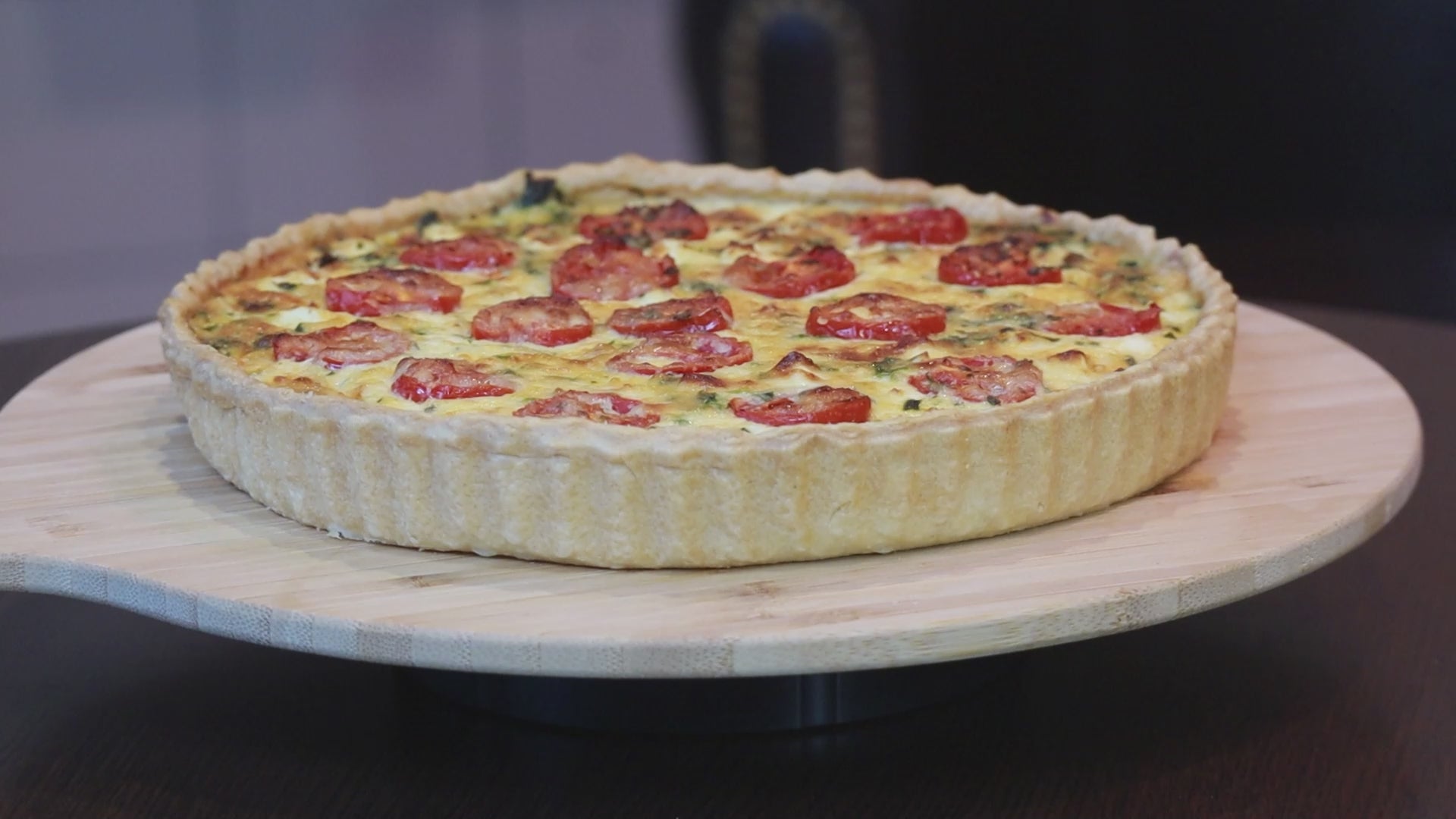 Quiche mit Spinat, Feta, Basilikum & Cherrytomaten