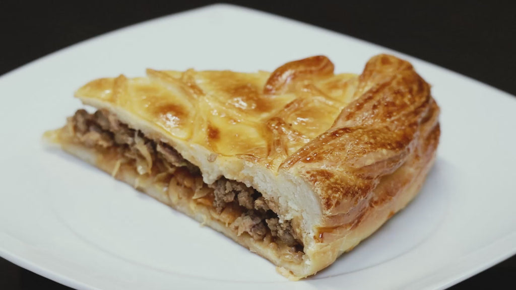 Pastete mit Kohl und Fleisch